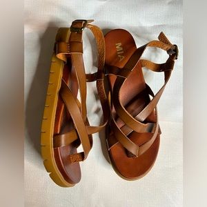 Mia Gladiator Sandal, super cute, size 6!!